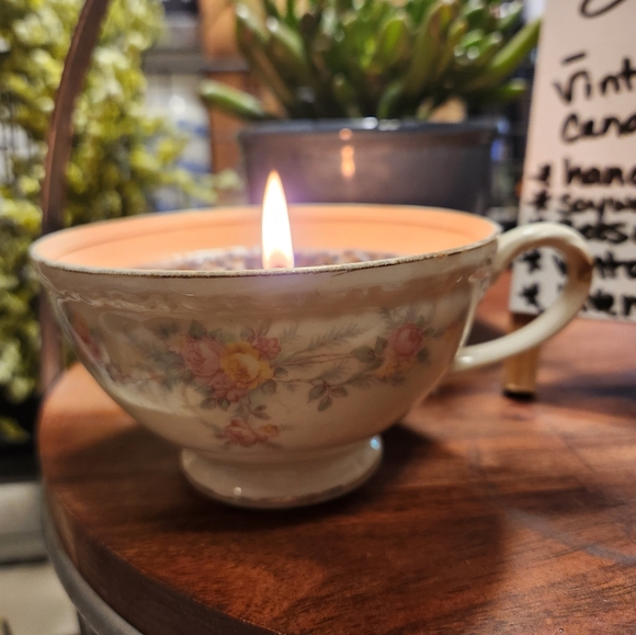 * Low Start*Artisan Candle, handpoured/ blended  soy wax,. Lavender blend - Picture 6 of 6